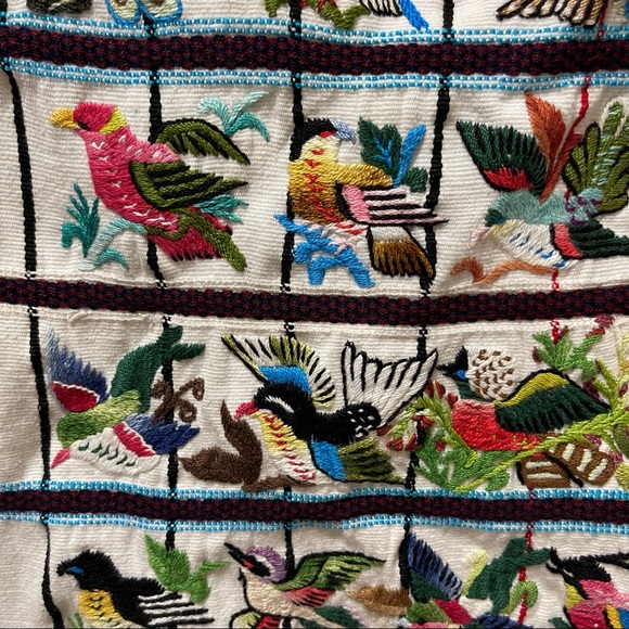 π Embroidered lovely bird flower top - Picture 9 of 13